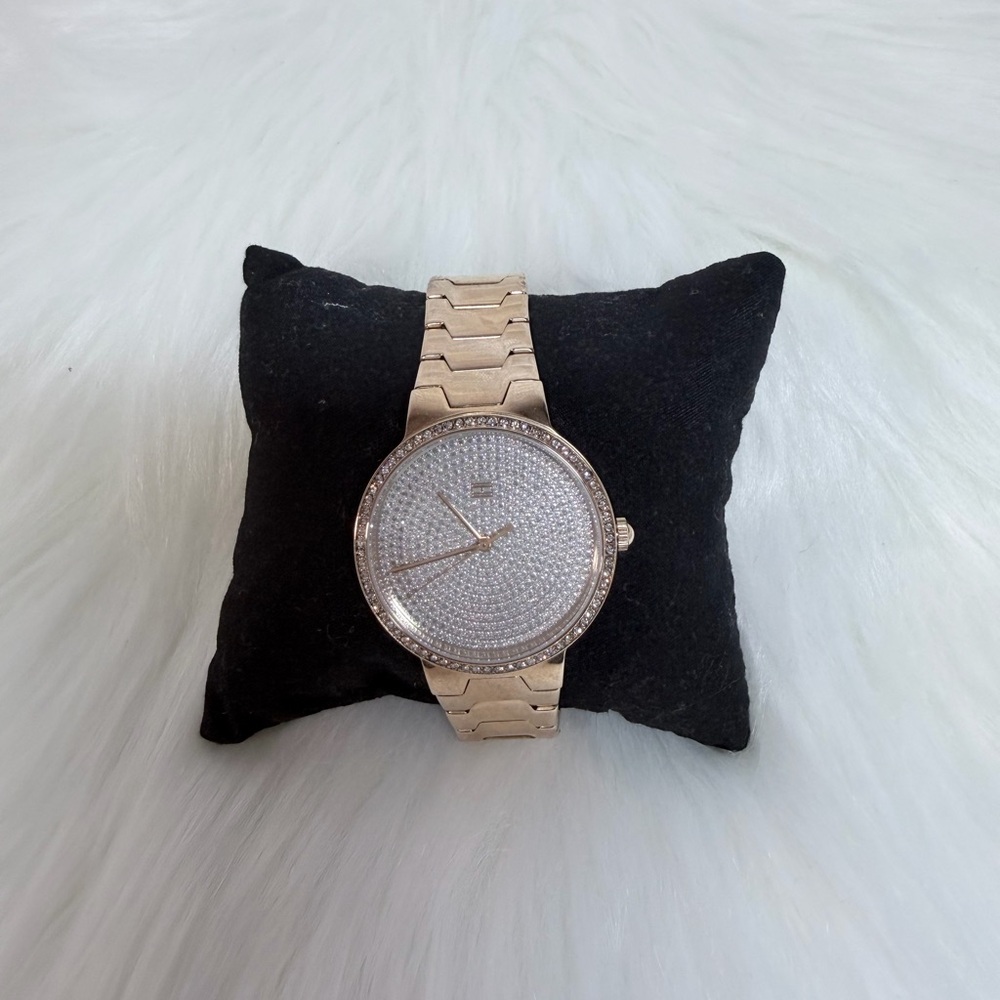 ⏱️Tommy Hilfiger Rose Gold Crystal Pavé Bracelet Watch